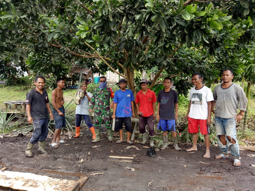 Semangat Membara Babinsa Sertu Jumangin Membangun Desa