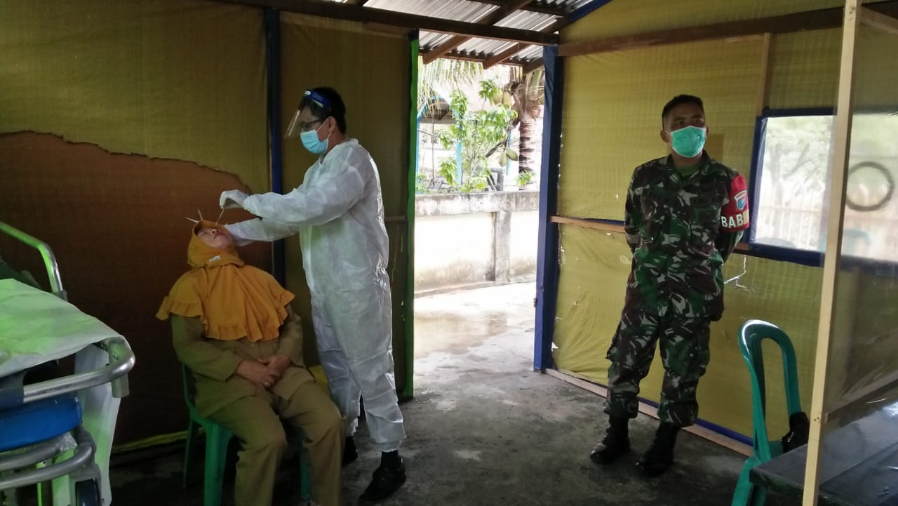 Tes Swab SMP.N-2 Pakbulu, kepada guru dan PNS Wilayah Koramil 1201-02/Sungai Pinyuh