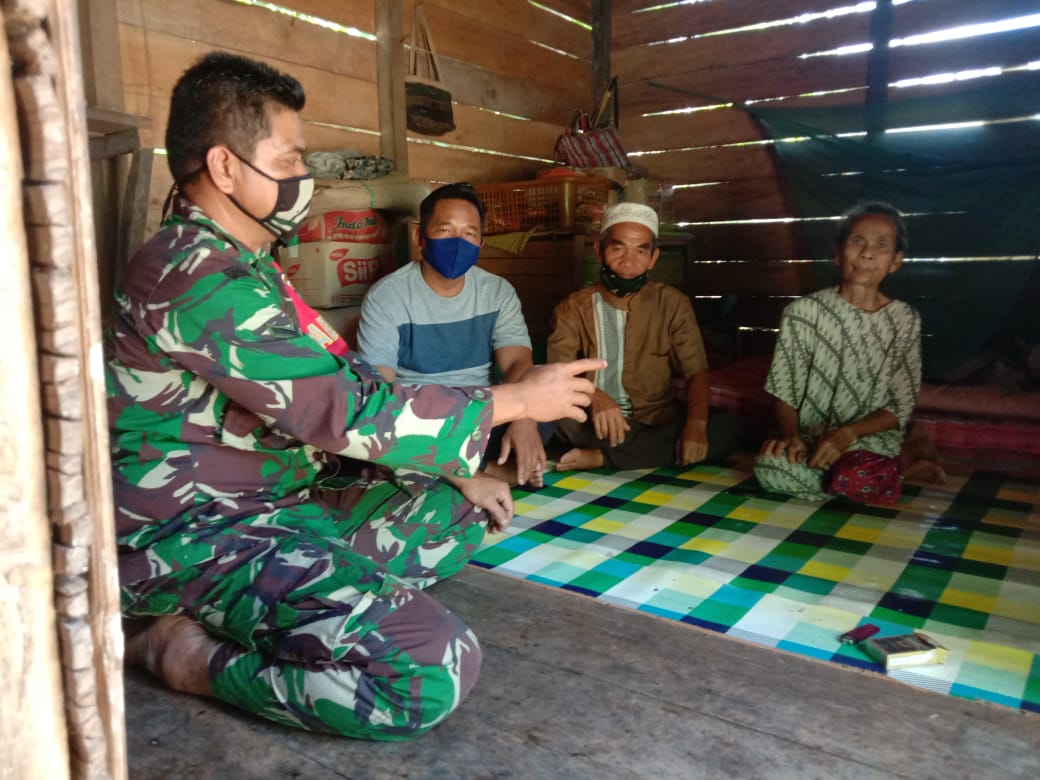 Babinsa Serimbu Anjangsana ke Rumah Warga Lansia 