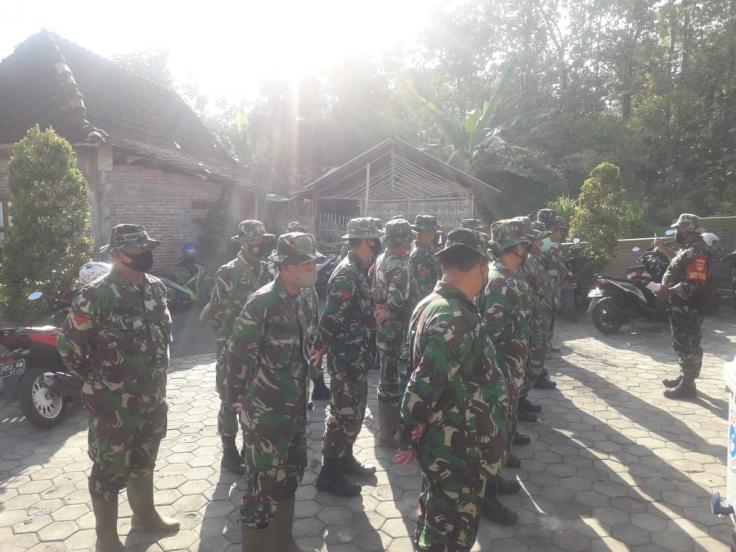 Babinsa Bakau Kecil Dampingi Tim Tracer