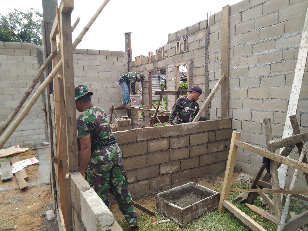 Bantu Masyarakat Kurang Mampu, Bedah Rumah Jadi Program Unggulan Kodim 1201