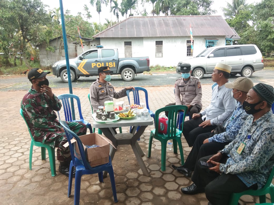 Pembagian BLT-DD Didampingi oleh Babinsa