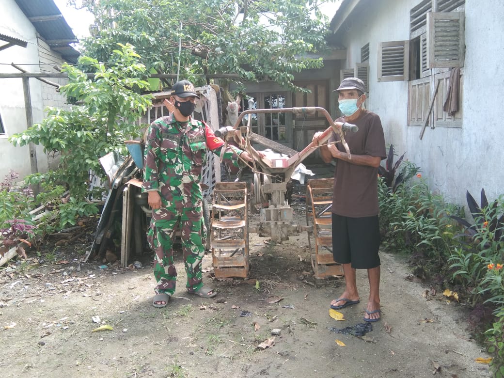 Yakinkan Alsintan dalam Kondisi Baik, Babinsa Menjalin Lakukan Pengecekan