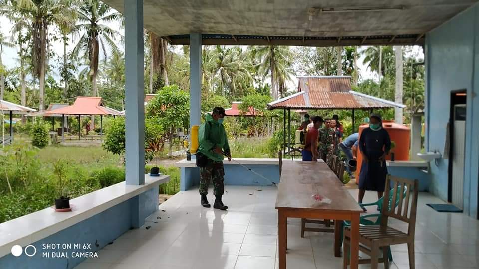 Babinsa Toho Lakukan Sterilisasi di Gua Maria 