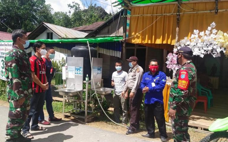 TNI / Polri Bersama Aparatur Desa,  Imbau PPKM Skala Mikro, di Tempat Resepsi Pernikahan