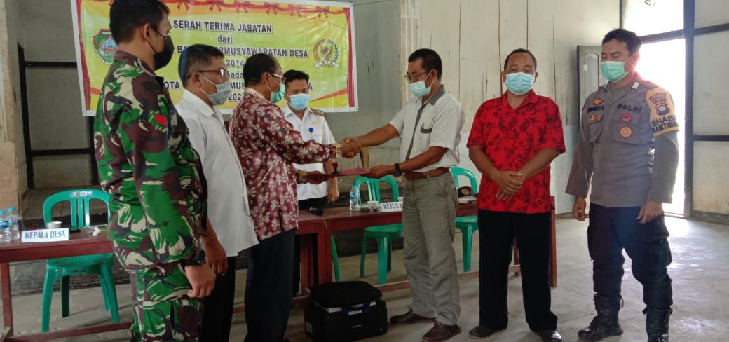 Serah Terima BPD Desa Raja Dihadiri Oleh Babinsa Ngabang