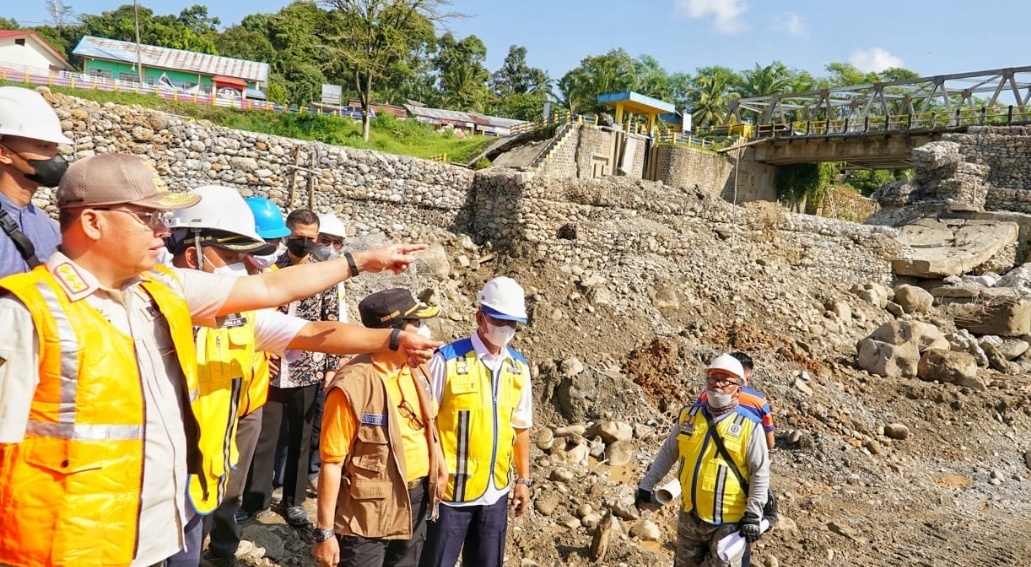 Pastikan Perbaikan, Gubernur Tinjau Saluran Irigasi Rusak di Bengkulu Selatan