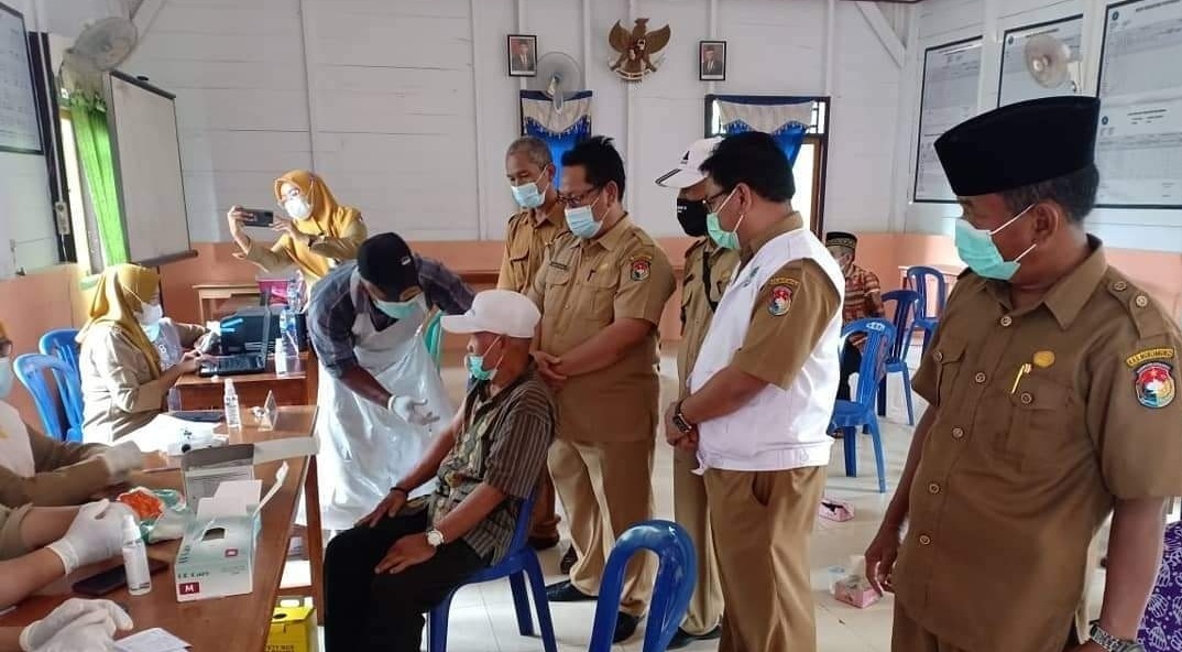 Cegah Covid-19, Pemkab Mukomuko Gelar Vaksinasi Massal untuk Lansia
