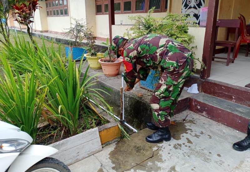 Koramil Mandor Cek Sarana Prokes di SMPN 1 Mandor