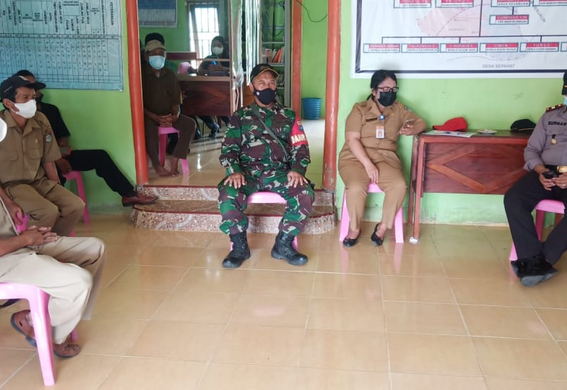 Bersama Muspika, Danramil Hadiri Rakor Perkembangan Covid-19 di Menjalin untuk Kesinambungan