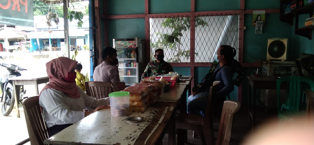 Komunikasi Sosial Babinsa Koramil Toho untuk Eratkan Hubungan dengan Warga Desa Binaan