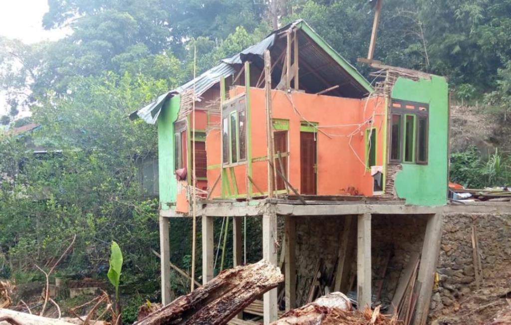 Korban Pohon Tumbang di Jalan Liku Sembilan Belum Tersentuh Bantuan