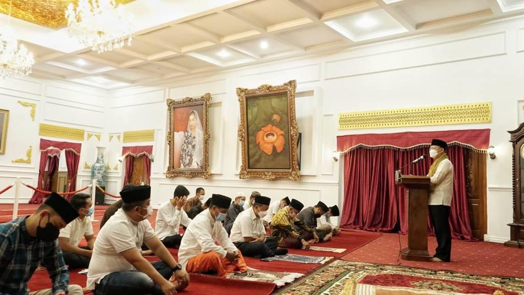 Salat Idul Adha dengan Staf, Gubernur Rohidin Ingatkan Tauladan Nabi Ibrahim AS
