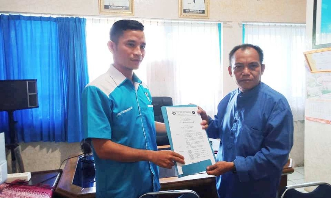 Sinergitas, Pengurus KNPI Selebar Serahkan SK ke Camat