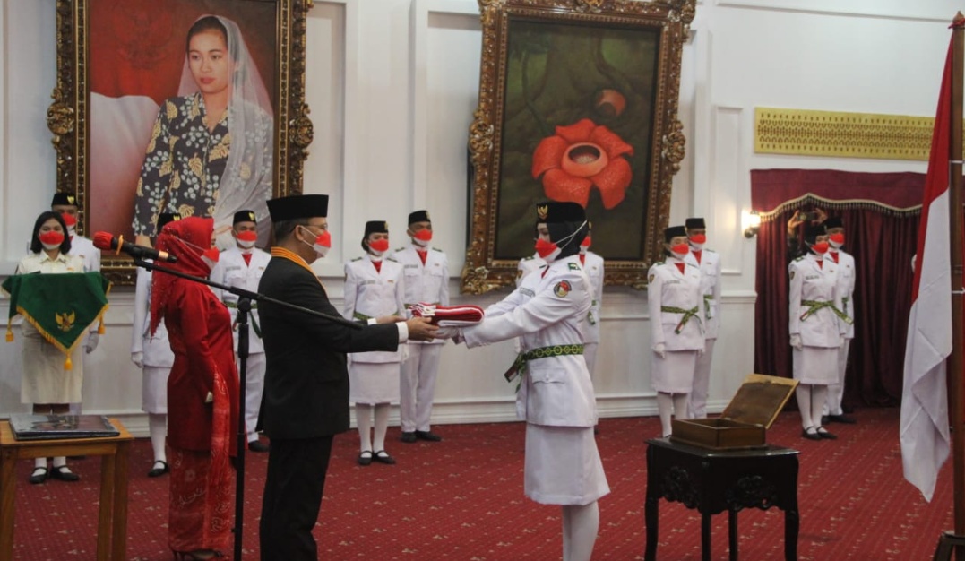 Gubernur Kukuhkan 54 Paskibraka Bengkulu 2021