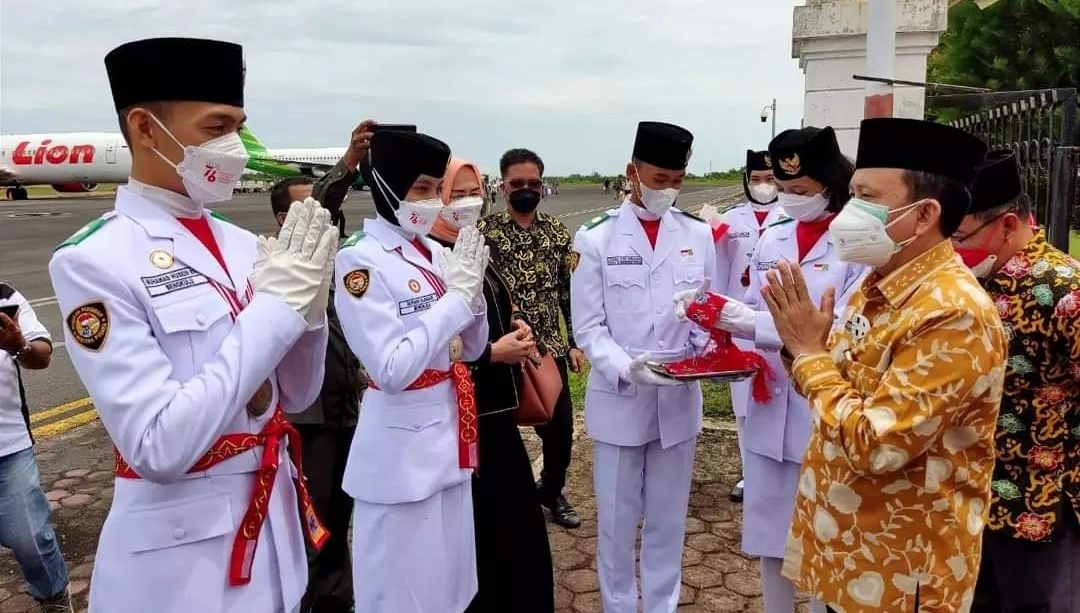 Sekda Hamka Sambut Kepulangan Dua Paskibraka Nasional Perwakilan Bengkulu