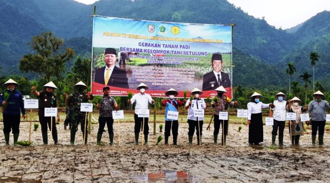 Semangat Kopli-Fahrurrozi Tingkatkan Indeks Pertanaman Patut Diancungi Jempol