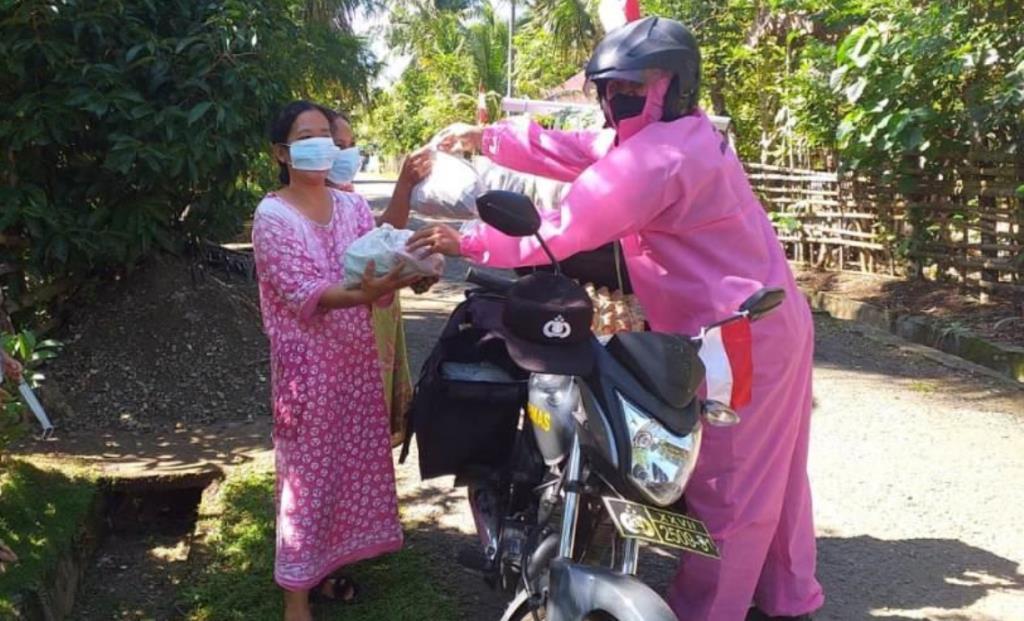 Polisi Nyamar Jadi Tukang Sayur, Ternyata Lakukan Ini