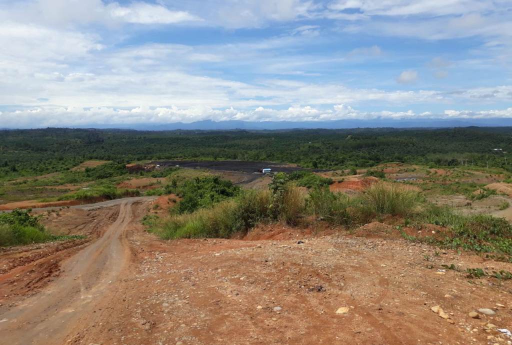 3 Kilometer Lebih Jalan Provinsi Beralih Fungsi Jadi Tambang Batu Bara, Izin Siapa?
