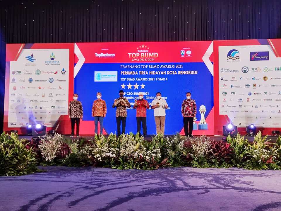 Pemkot Bengkulu Borong Penghargaan Top BUMD Awards 2021