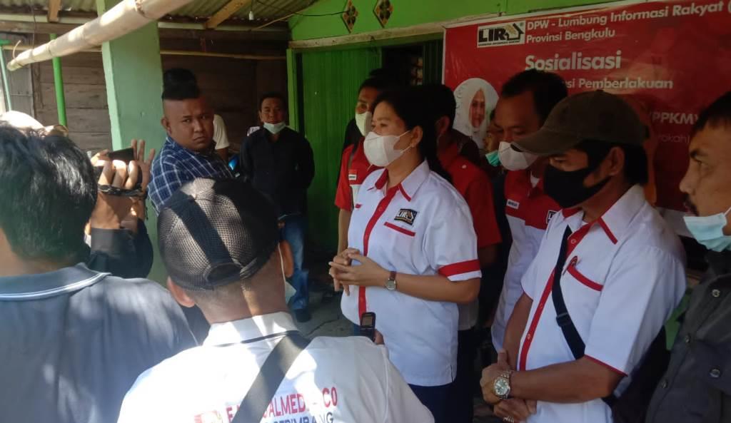 Bakti LIRA di Tengah Pandemi: Sosialisasi PPKM, Bagi Sembako hingga Ajak Masyarakat Vaksin