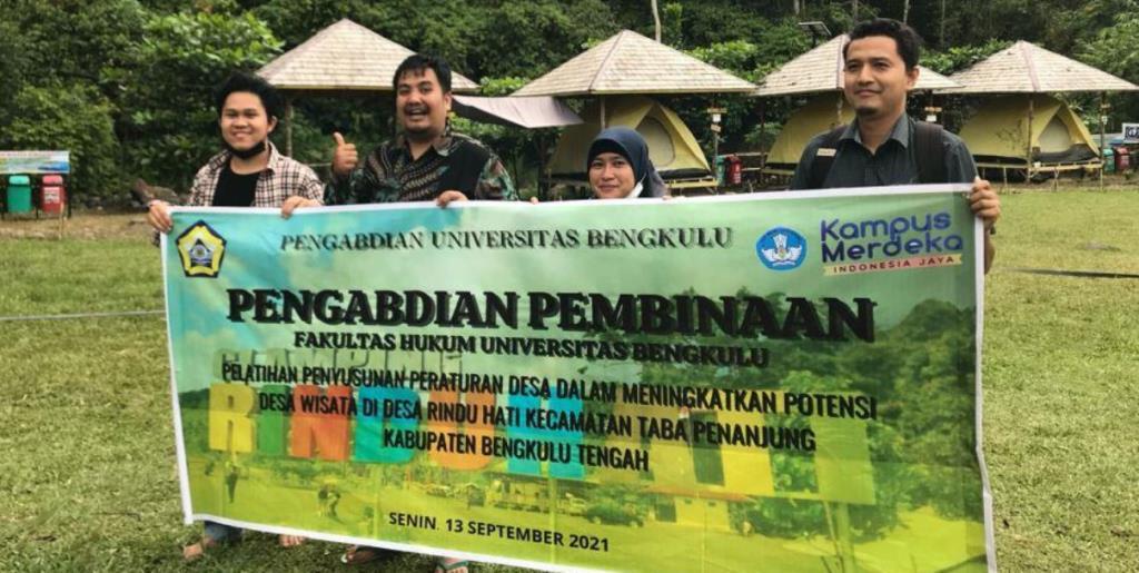 Dukung Desa Wisata, Tiga Dosen Muda Unib Latih Perangkat Desa Rindu Hati