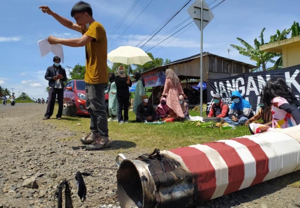 Perlawan ke PLTU Belum Tuntas, Aktifis Lingkungan Gelar Aksi Teatrikal