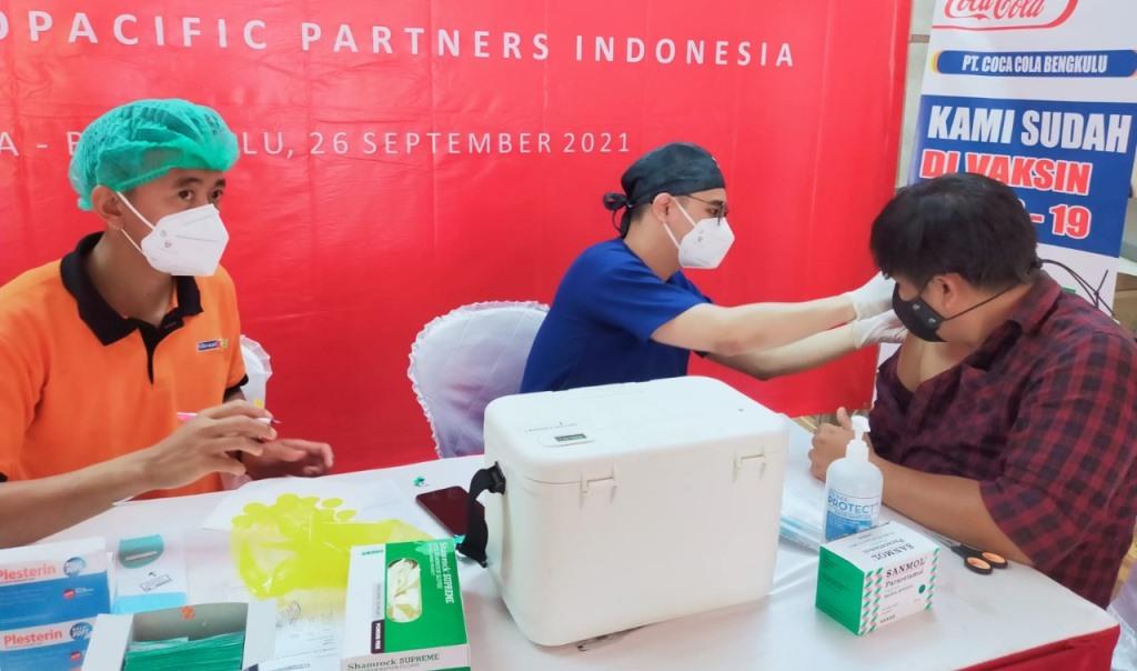 Gotong Royong, Coca Cola Amatil Bersama RYA Gelar Vaksinasi untuk Pekerja