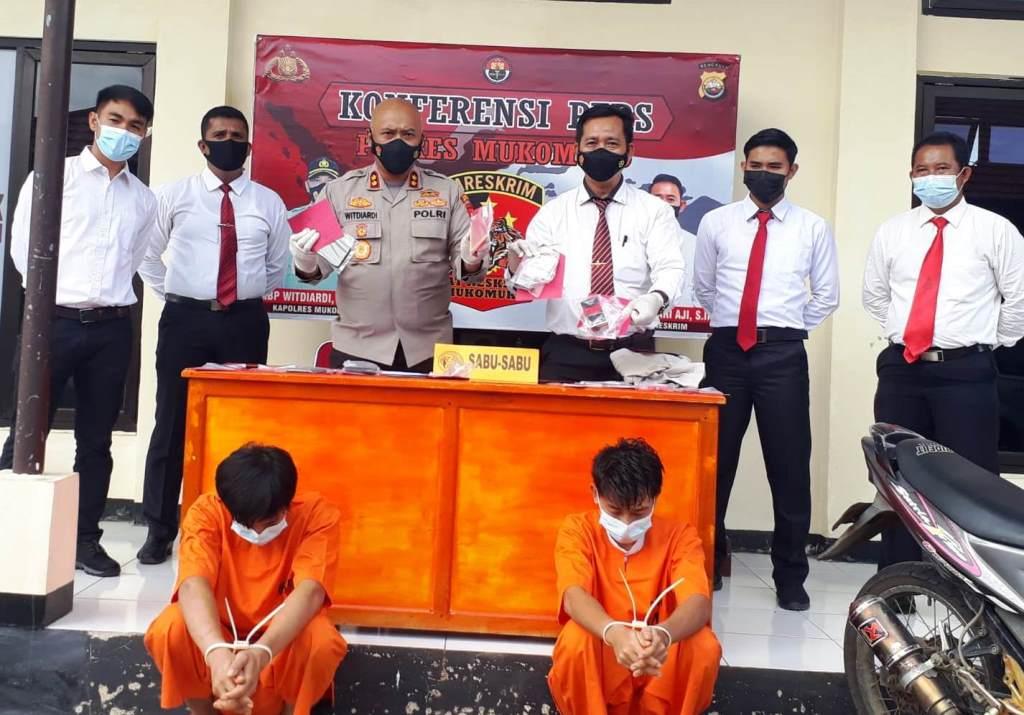 Dua Pemuda Sungai Rumbai Ditangkap Polisi saat Transaksi Sabu-Sabu