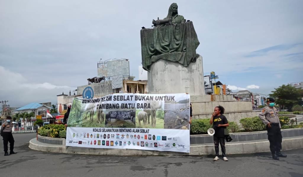 Aksi Aktifis Bengkulu Tolak Tambang Batu Bara PT. Inmas Abadi