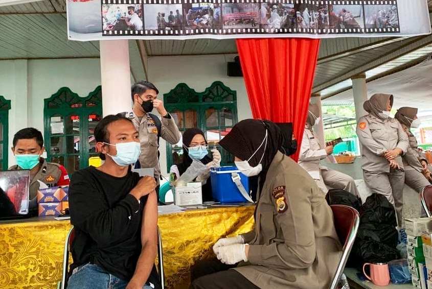 Biddokkes Polda Bengkulu Kembali Gelar Vaksinasi Massal di Tiga Lokasi