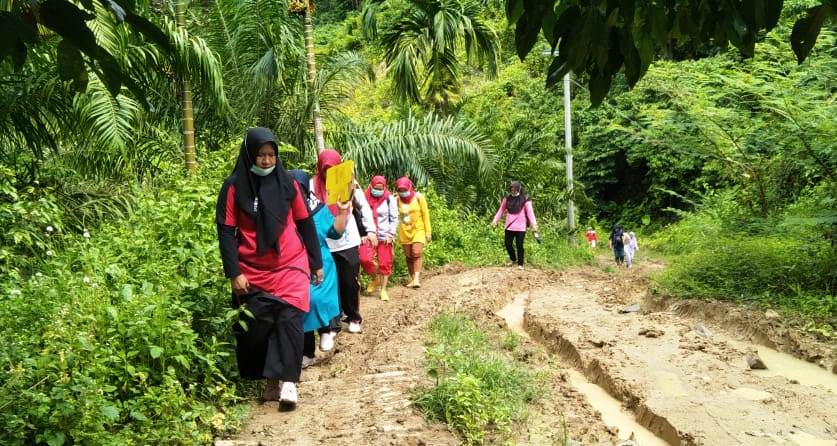 Perjuangan Petugas Vaksinasi Covid-19