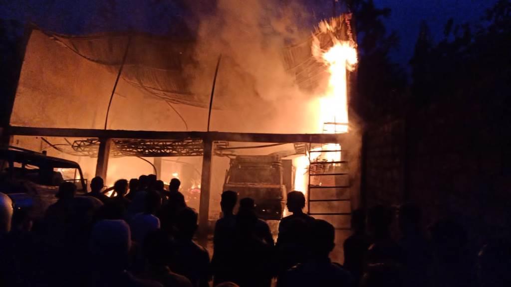 Pemilik Ditaksir Rugi Miliaran Akibat Kebakaran Gudang yang Berisi 4 Unit Mobil