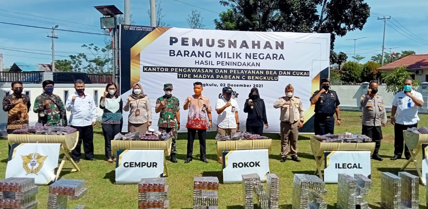 Bea Cukai Bengkulu Musnahkan Barang Sitaan Senilai Rp 1,6 Miliar