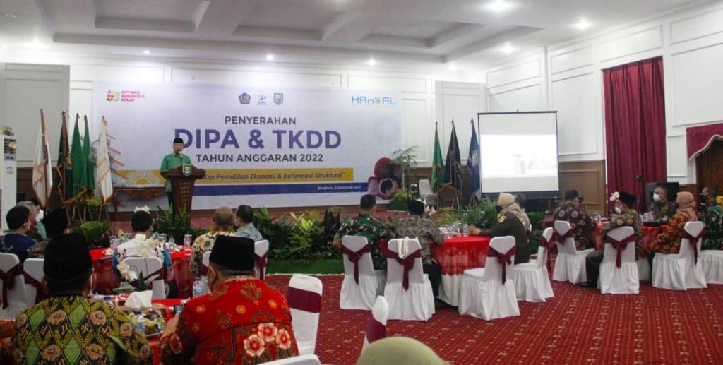 Serahkan DIPA dan TKDD 2022, Gubernur Rohidin Minta Segera Dibelanjakan