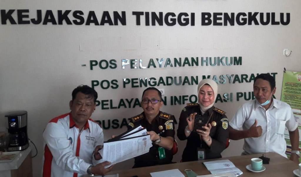 FK LSM Serahkan 9 Dokumen Dugaan Korupsi ke Kejati