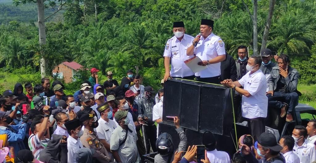 Warga Kembali Demo Tolak Tambang Pasir Besi, Bupati Erwin: Hentikan Segera Aktifitas Tambang