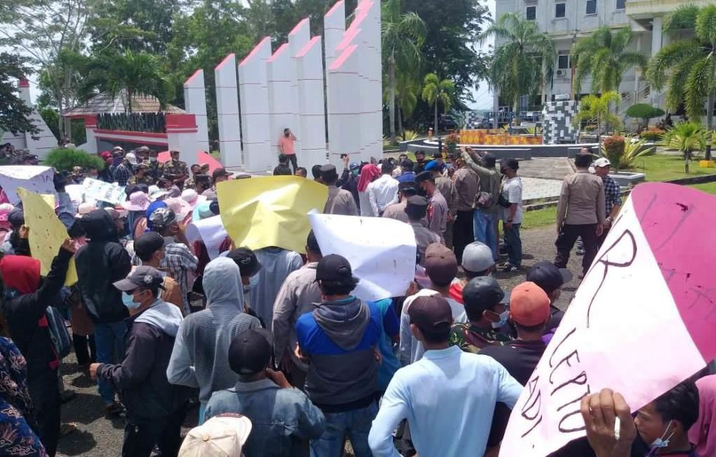 Masyarakat Seluma Kembali Demo Tolak Tambang Pasir Besi