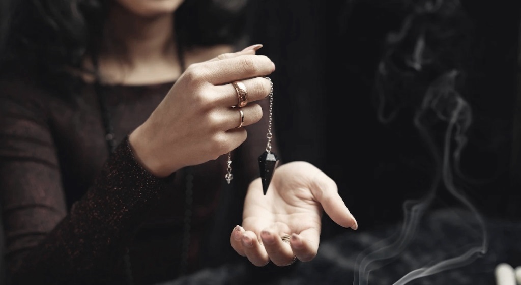 Klenik dalam Tradisi Politik Indonesia