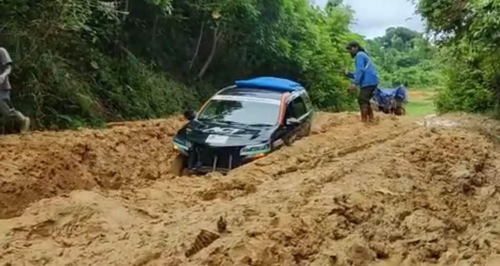 Rintangan Tak Surutkan Niat Tim ACT Salurkan Bantuan di Enggano