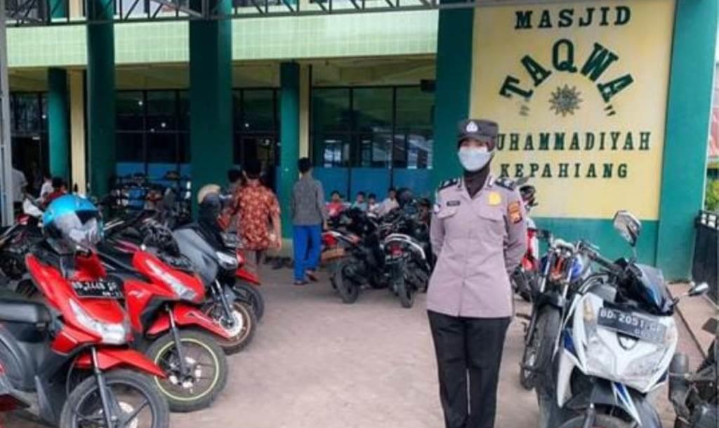 Salat Jumat di Kepahiang Dijaga Polwan