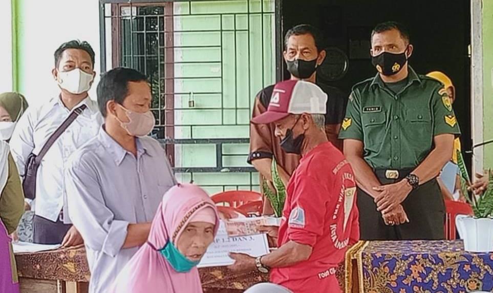 Pemdes Jeranglah Rendah Salurkan BLT DD Tahap Pertama Tahun 2022