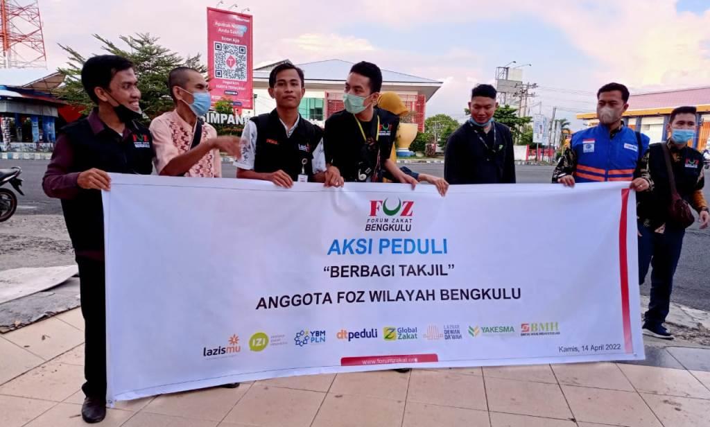 Forum Zakat Bengkulu Berbagi Takjil Ramadan