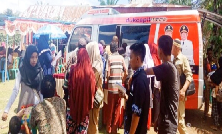 Dukcapil BU Terus Lakukan Pelayanan Keliling