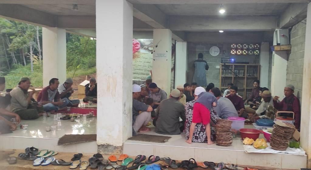 Pondok Pesantren Cahaya Sunnah Gelar Bakti Sosial