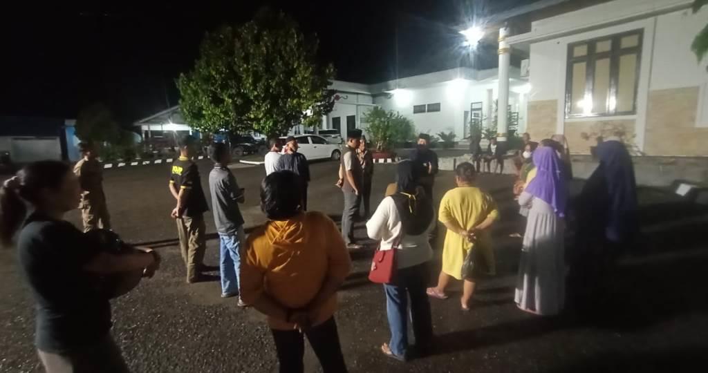 Didemo Emak-emak, Bupati Gusnan Mala Semprot Wartawan