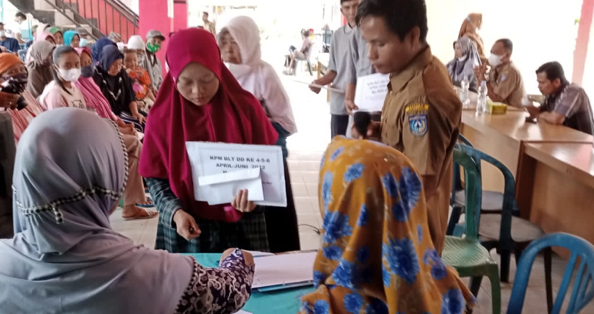 Pemdes Sumber Agung Sukses Salurkan BLT-DD Tahap II