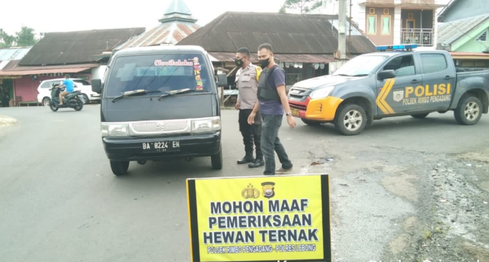 Polisi Jaga Perbatasan Kabupaten Antisipasi Penyebaran PMK
