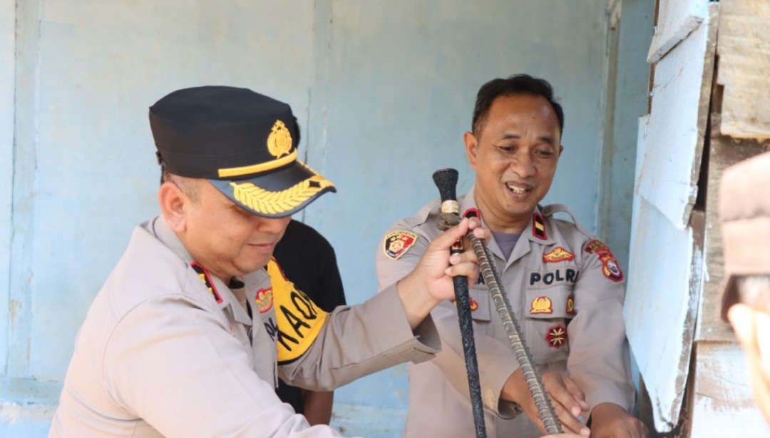 Polres Rejang Lebong Bedah Rumah Warga Kurang Mampu