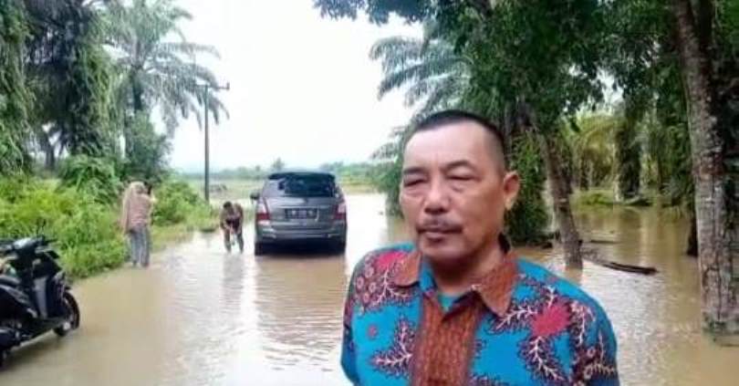 Banjir Lumpuhkan Akses Jalan Warga Pasar Seluma